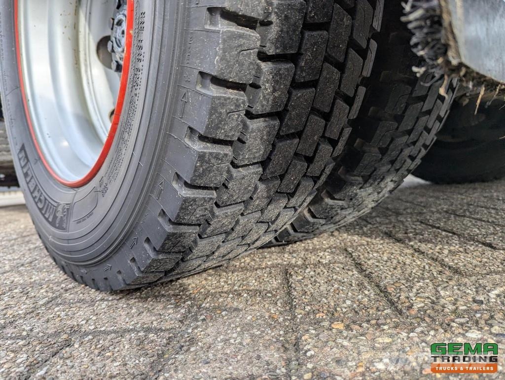 Iveco Tector ML120E24D 4x2 Euro3 Double Cab - Horse Trai Camiones para transporte de animales