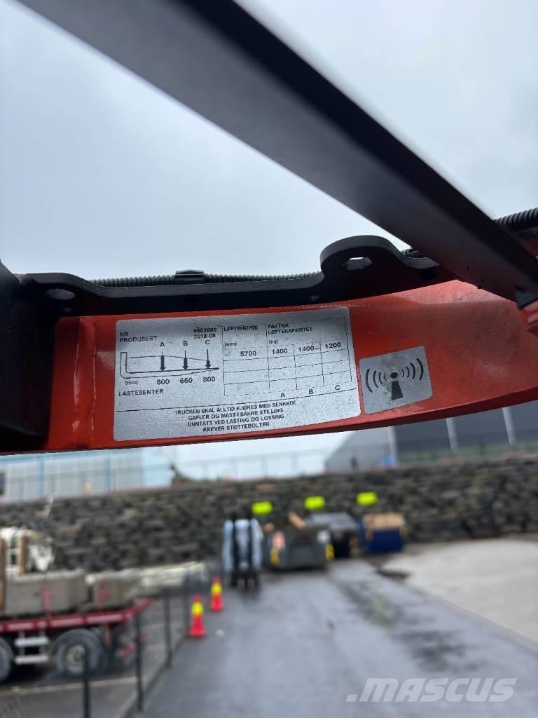 Toyota Toyota RRE140H Sit-on stackers