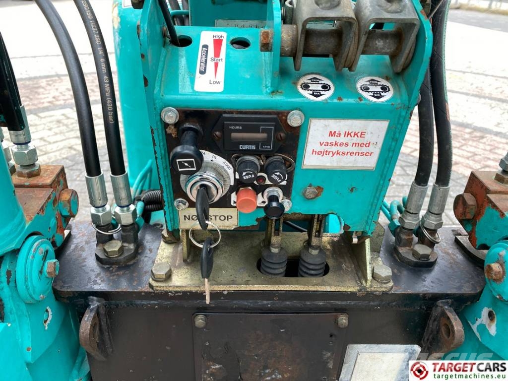 Maeda MC104C R2 Mini Tracked Crane 0.995T 550cm Minikranen