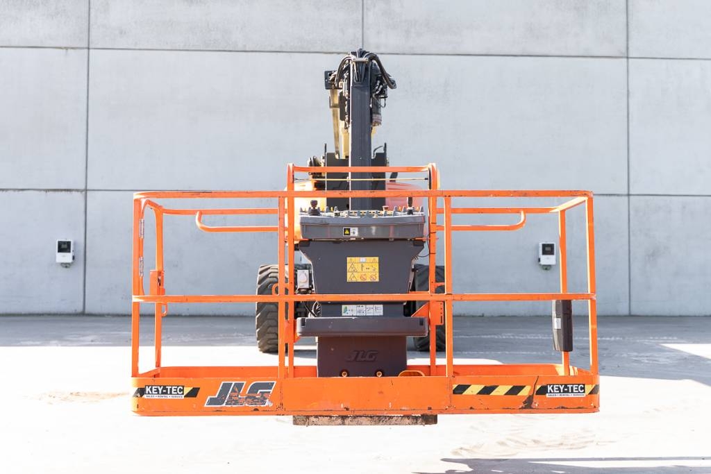 JLG 1250 AJP Plataformas con brazo de elevación telescópico