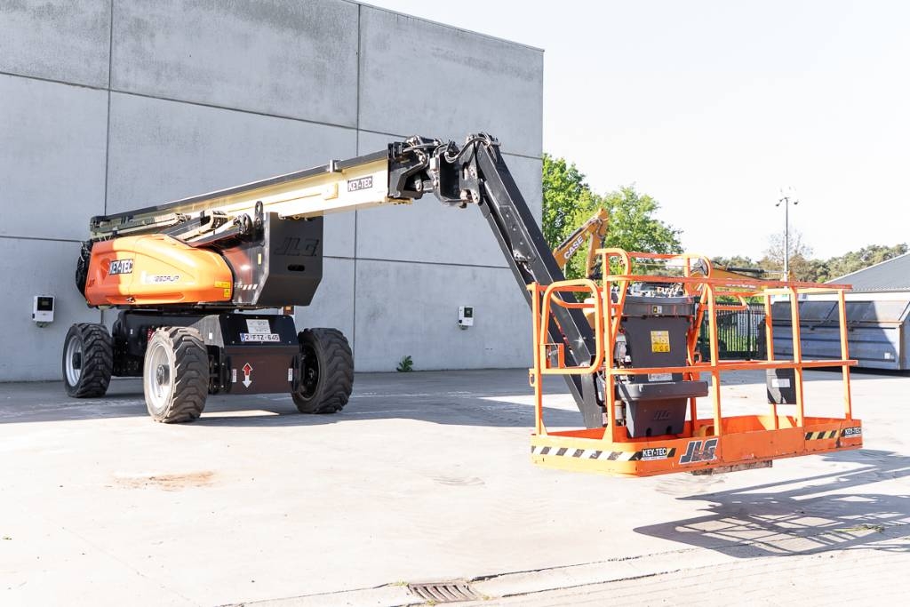 JLG 1250 AJP Plataformas con brazo de elevación telescópico
