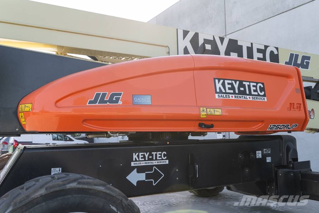 JLG 1250 AJP Plataformas con brazo de elevación telescópico
