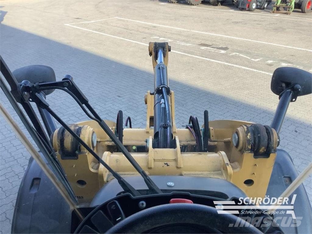 CAT 906 M 휠로우더