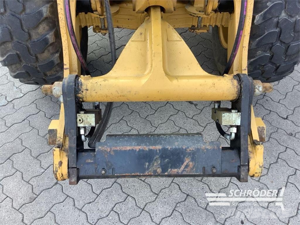 CAT 906 M 휠로우더