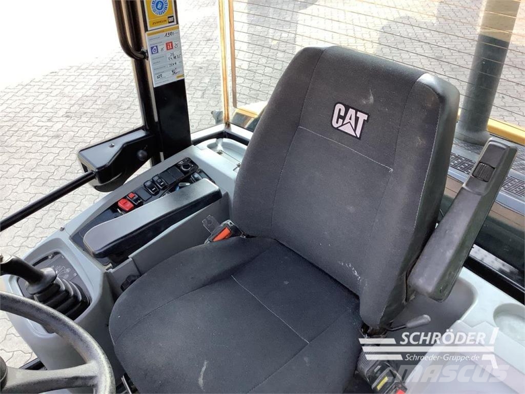 CAT 906 M 휠로우더