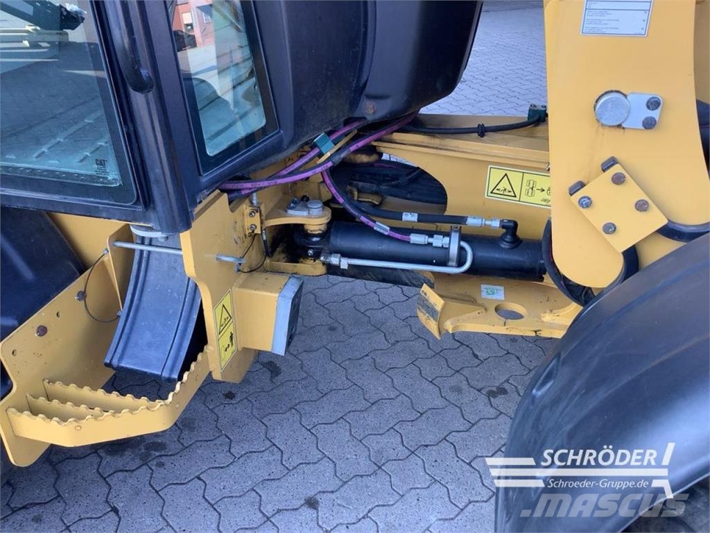CAT 906 M 휠로우더