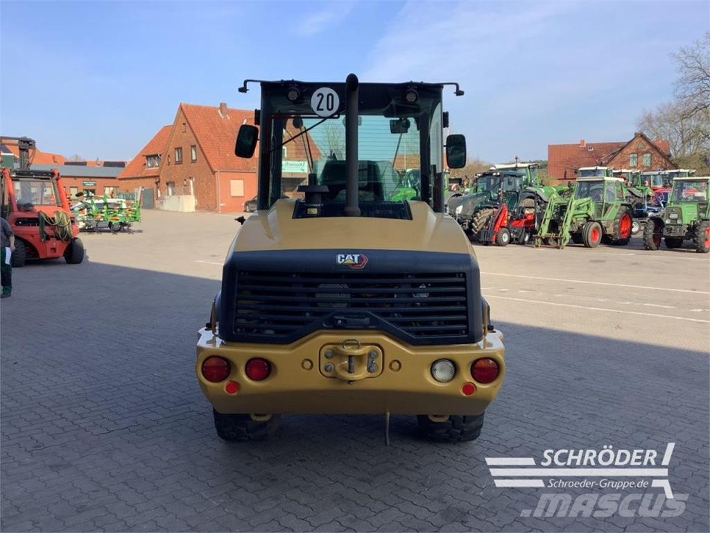 CAT 906 M 휠로우더