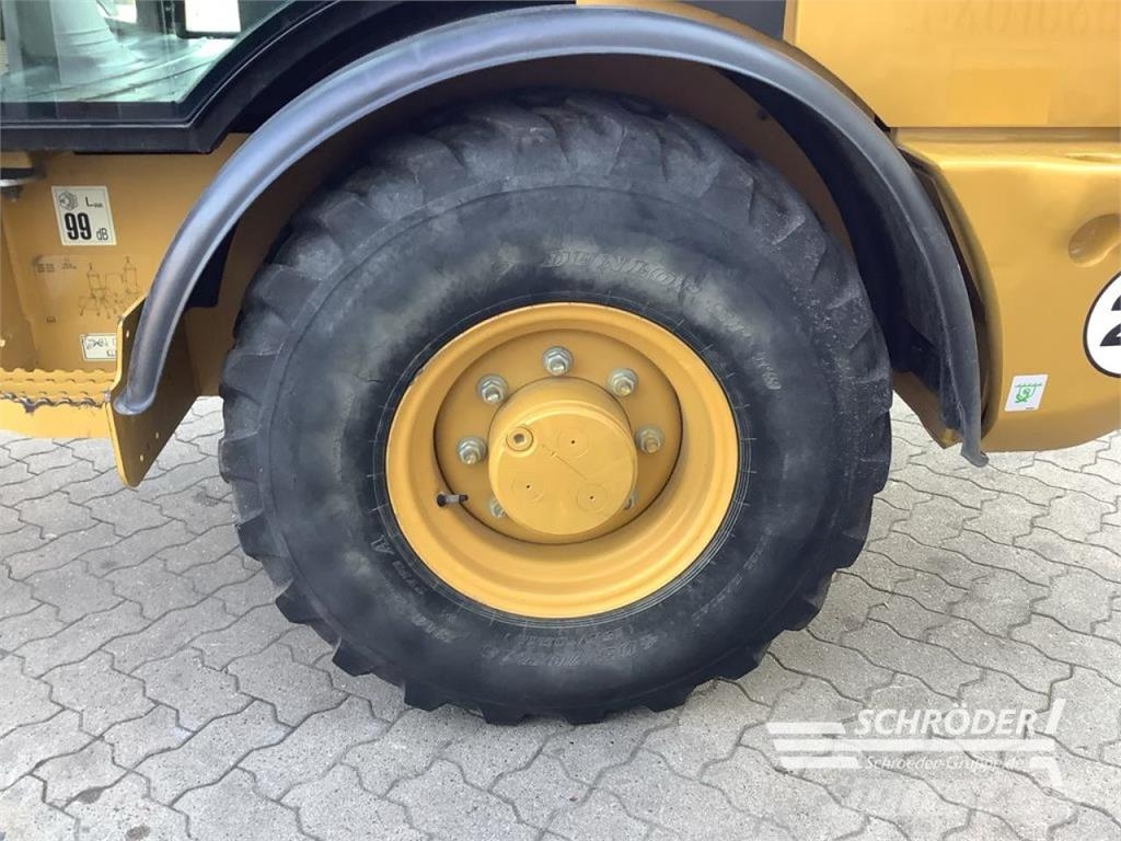 CAT 906 M 휠로우더
