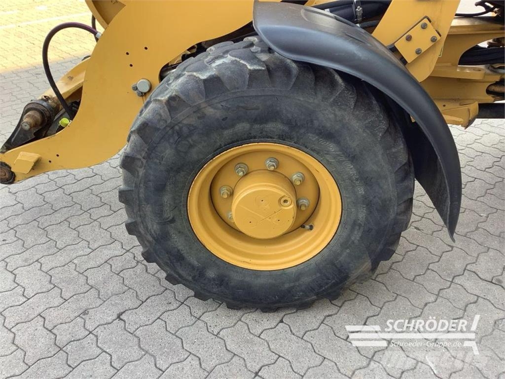 CAT 906 M 휠로우더