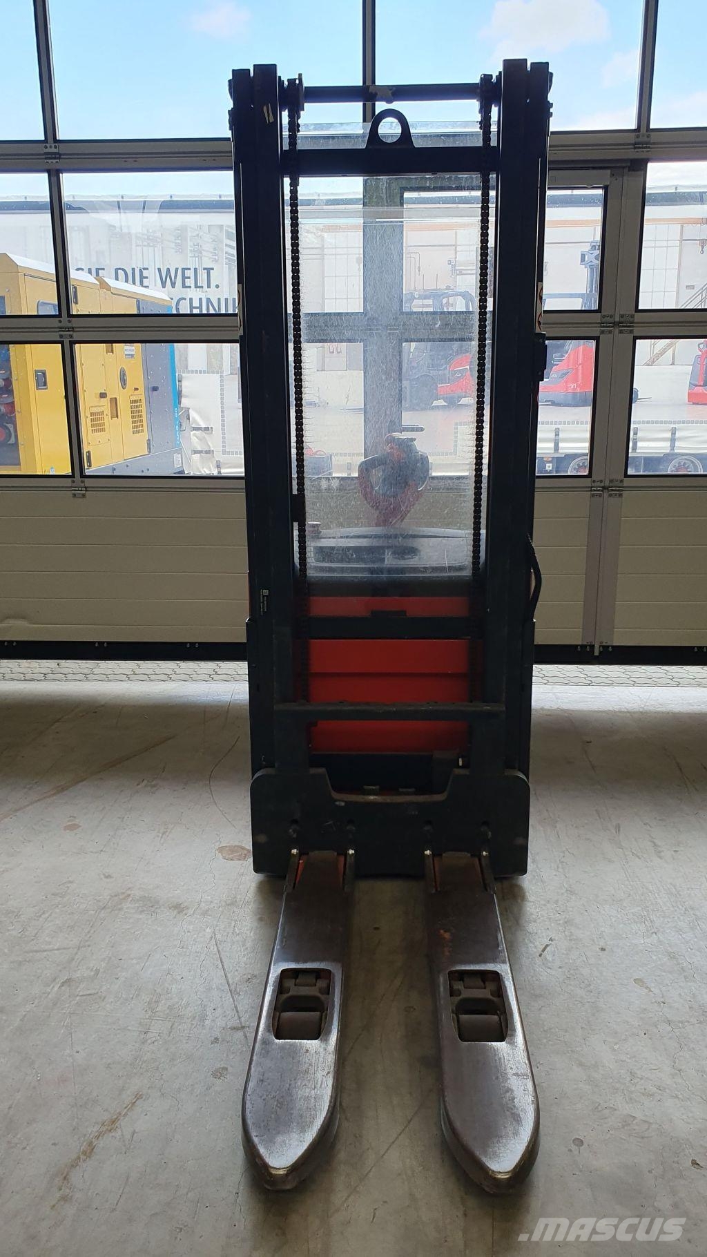 Linde L14 Zelfrijdende stapelaars