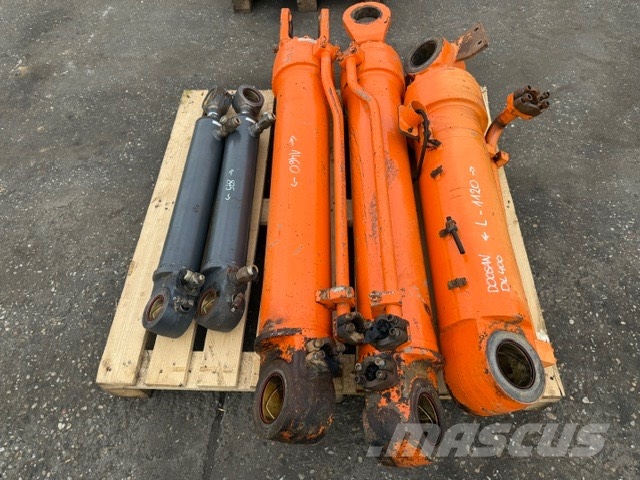 Doosan DL 400 USED HYDRAULIC CYLINDER Hydraulics