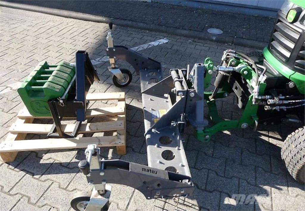 John Deere X950R mit Anbaugeräten Tractoren