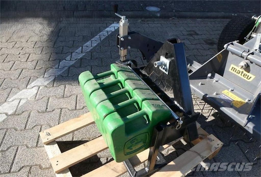 John Deere X950R mit Anbaugeräten Tractoren