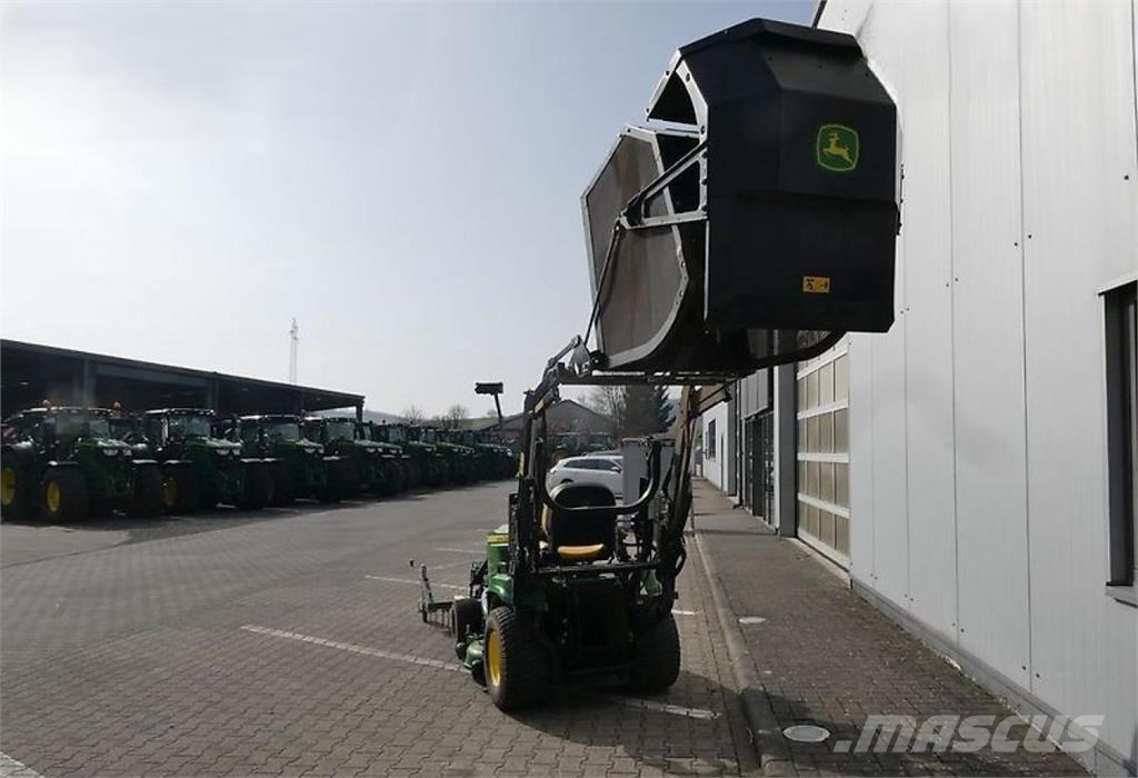 John Deere X950R mit Anbaugeräten Tractoren