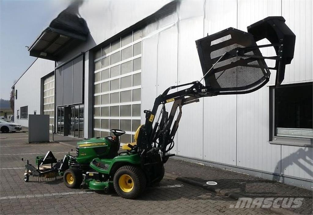 John Deere X950R mit Anbaugeräten Tractoren