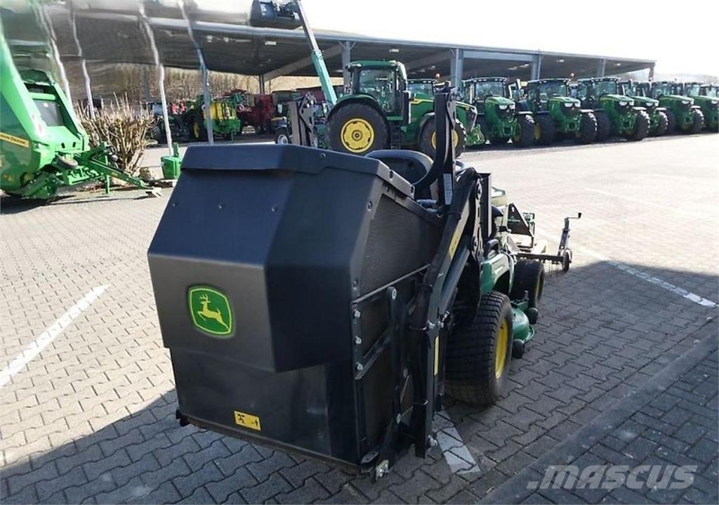 John Deere X950R mit Anbaugeräten Tractoren