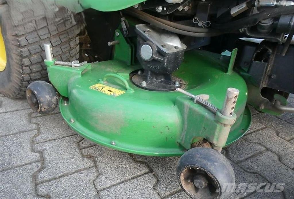 John Deere X950R mit Anbaugeräten Tractoren