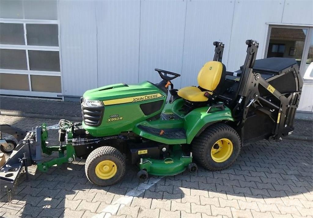 John Deere X950R mit Anbaugeräten Tractoren