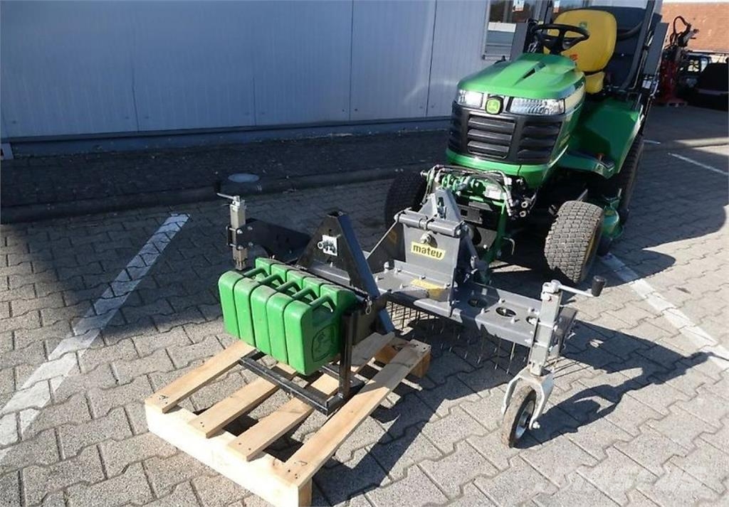 John Deere X950R mit Anbaugeräten Tractoren