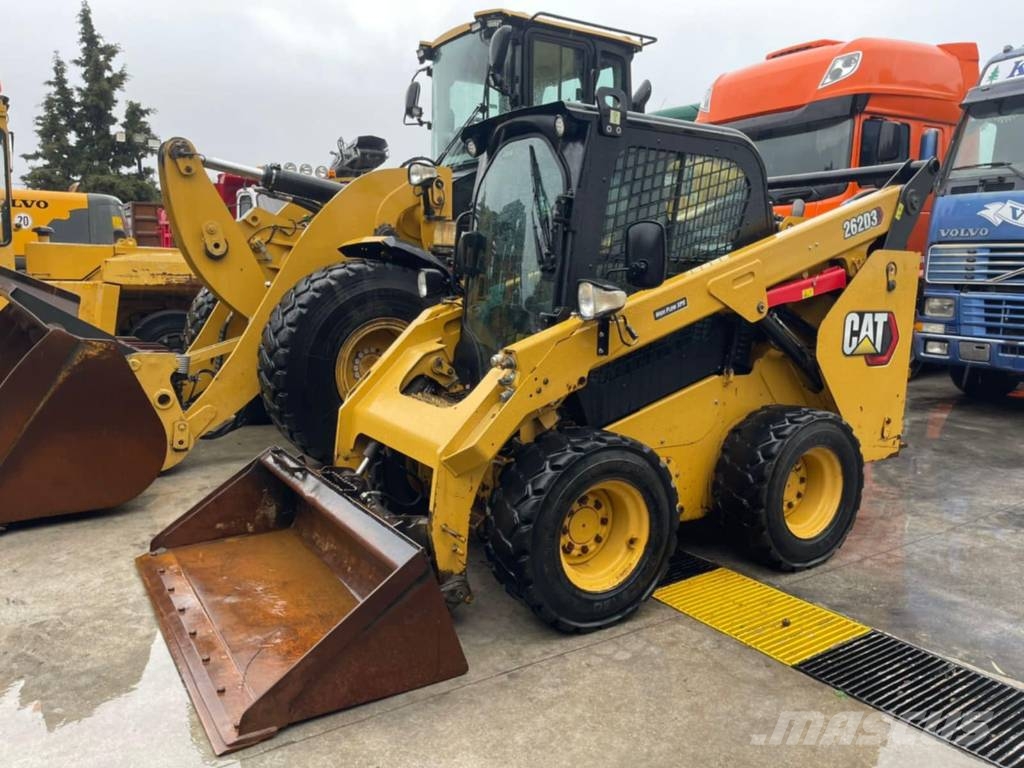CAT 262 D3 لوادر انزلاقية التوجيه