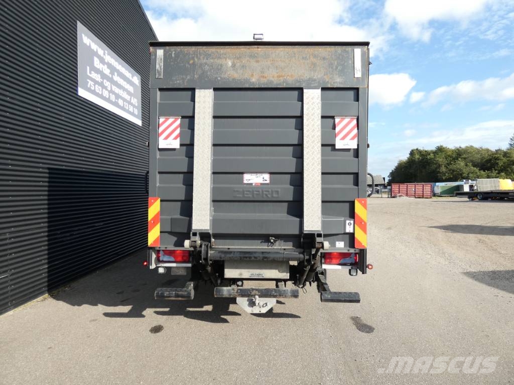 MAN TGS 35.320 Tovornjaki zabojniki