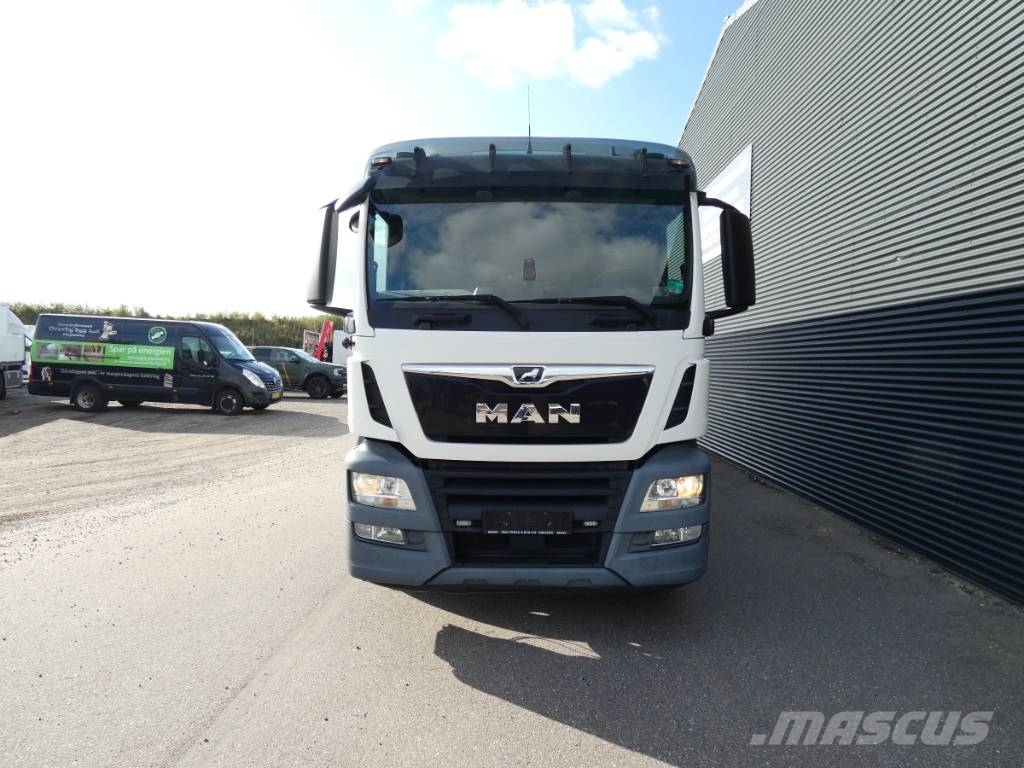 MAN TGS 35.320 Tovornjaki zabojniki