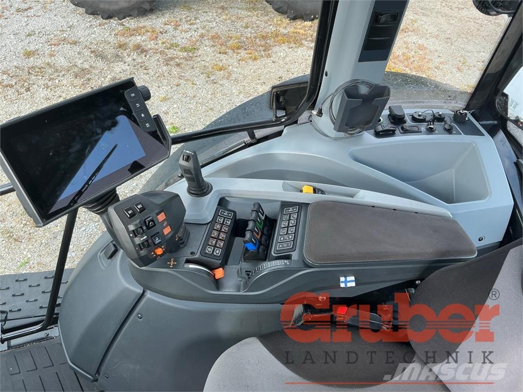 Valtra G 135 V 1B9 Tractors