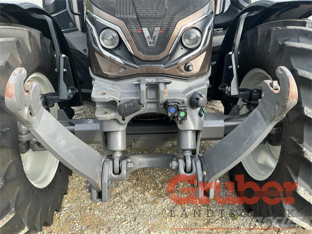 Valtra G 135 V 1B9 Tractors