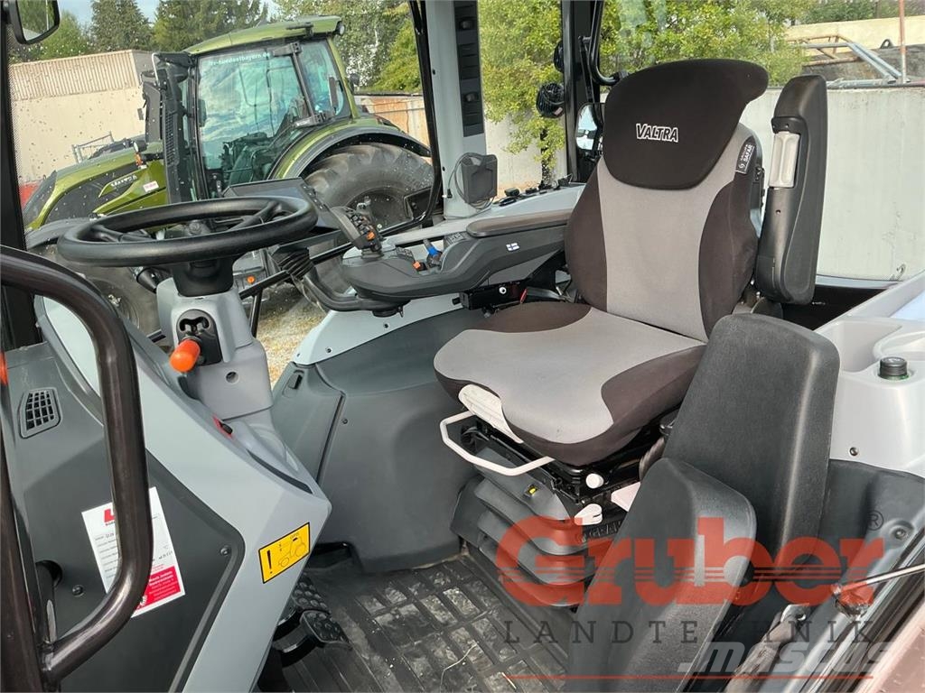 Valtra G 135 V 1B9 Tractors