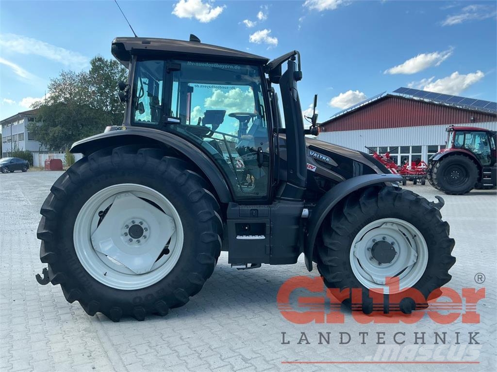 Valtra G 135 V 1B9 Tractors
