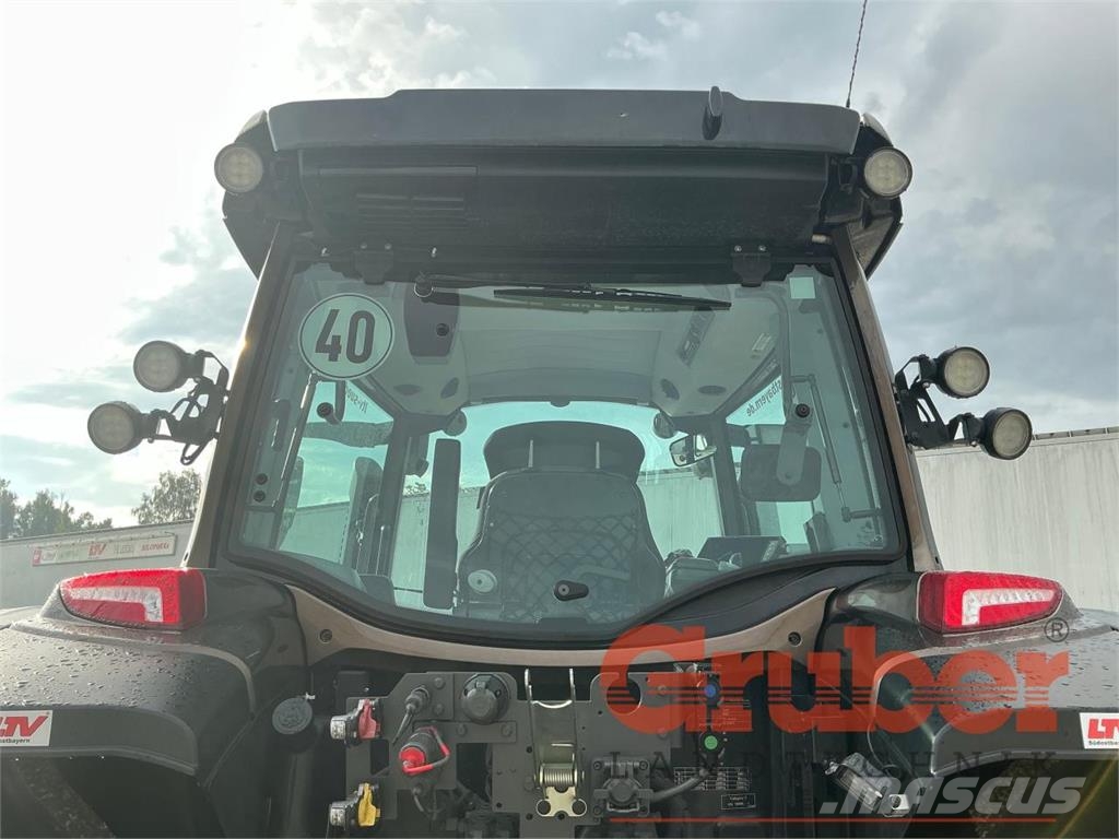 Valtra G 135 V 1B9 Tractors