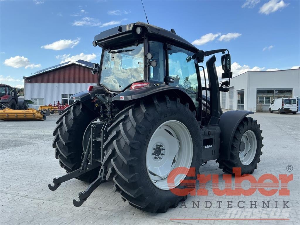 Valtra G 135 V 1B9 Tractors