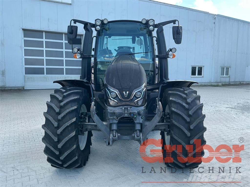 Valtra G 135 V 1B9 Tractors