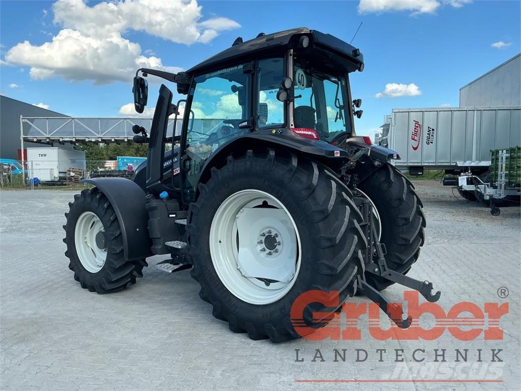 Valtra G 135 V 1B9 Tractors