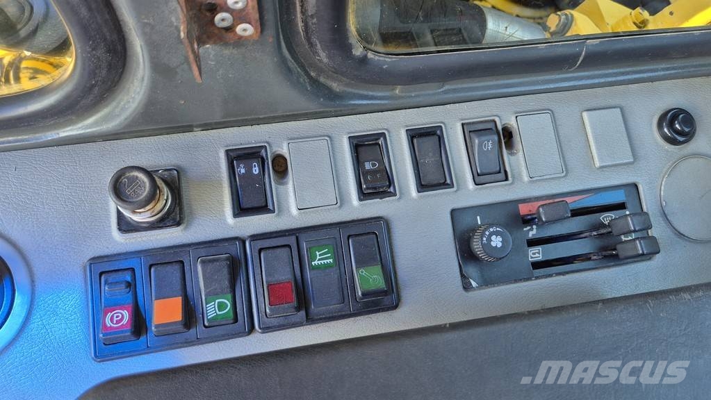 Komatsu PW170ES-6 - 1999 YEAR - 1X BUCKET Pelle sur pneus