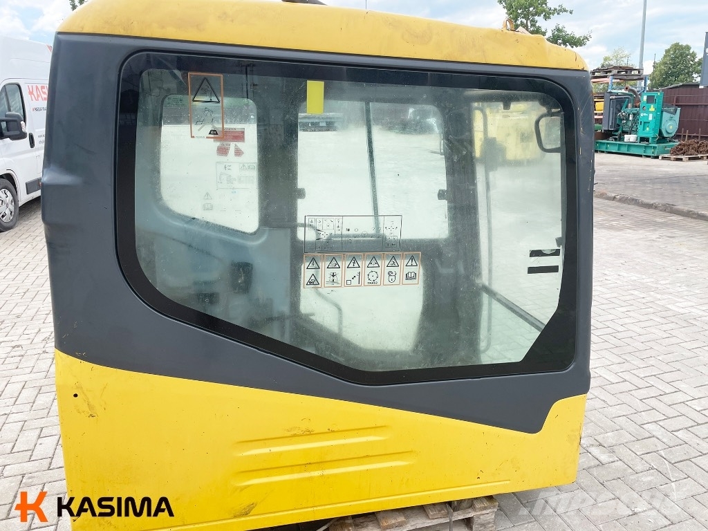 Komatsu PW 160-7 drivers cabin Cabins and interior