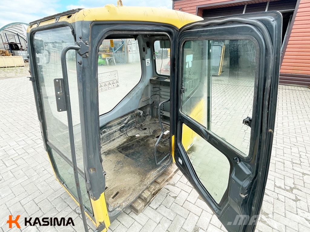 Komatsu PW 160-7 drivers cabin Cabins and interior