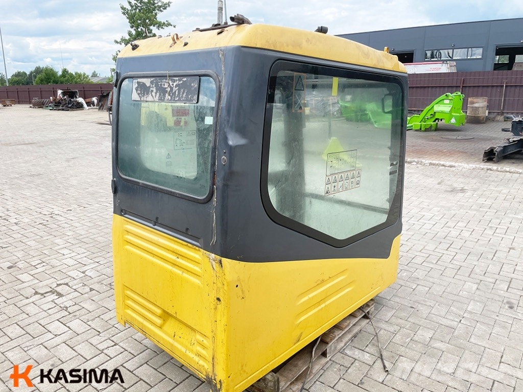 Komatsu PW 160-7 drivers cabin Cabins and interior
