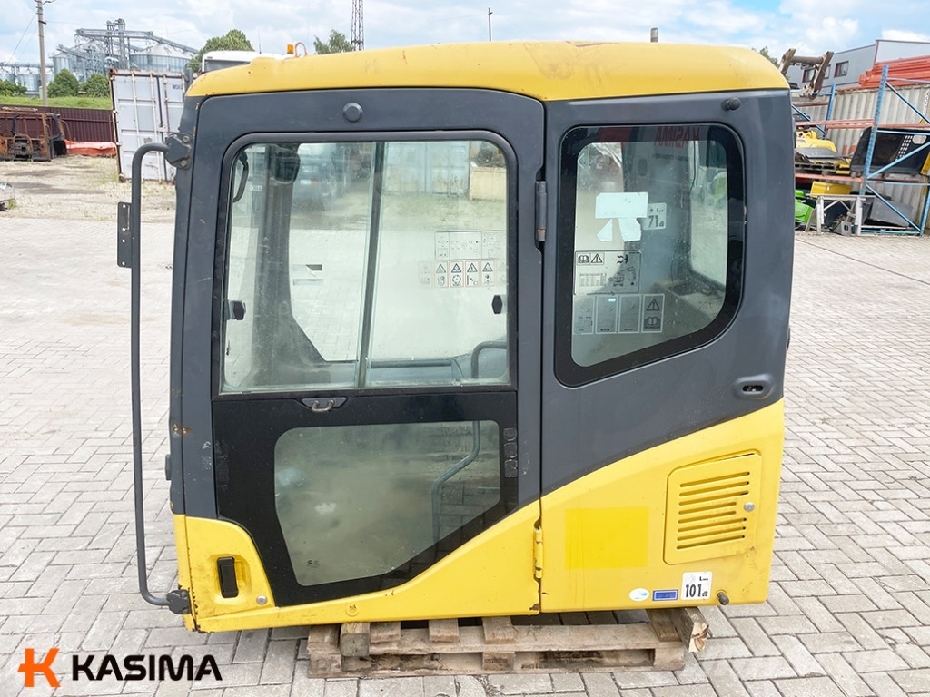 Komatsu PW 160-7 drivers cabin Cabins and interior