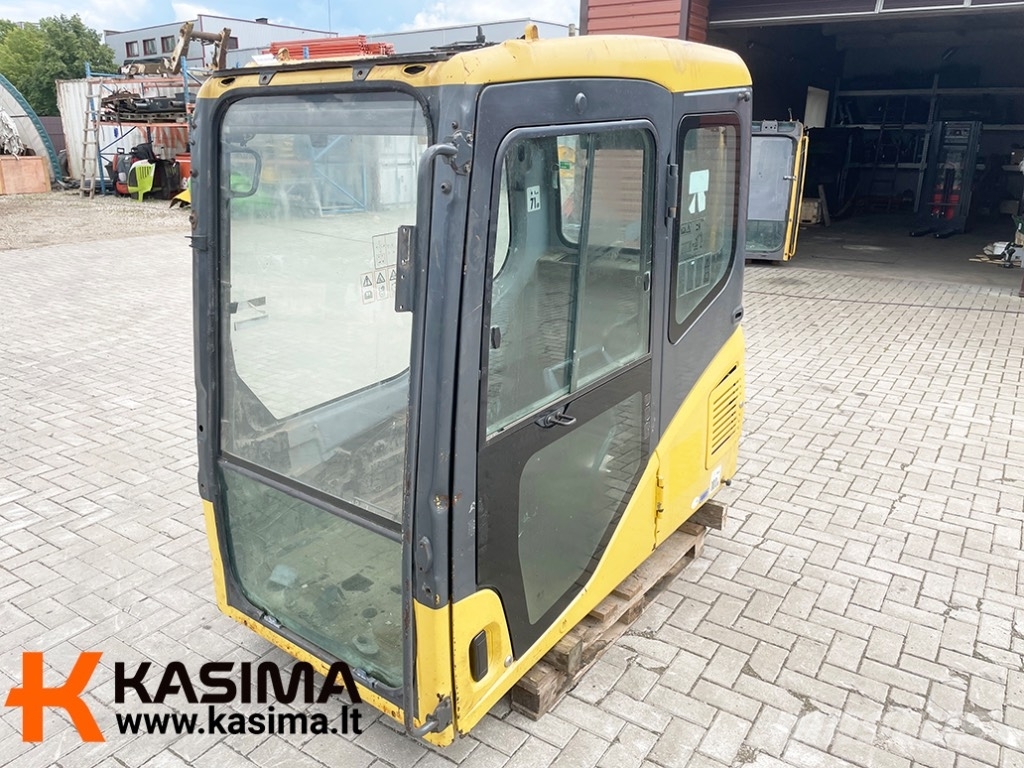 Komatsu PW 160-7 drivers cabin Cabins and interior