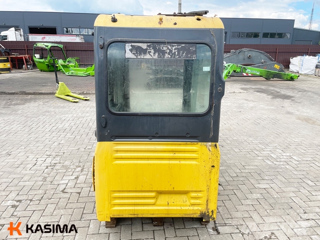 Komatsu PW 160-7 drivers cabin Cabins and interior