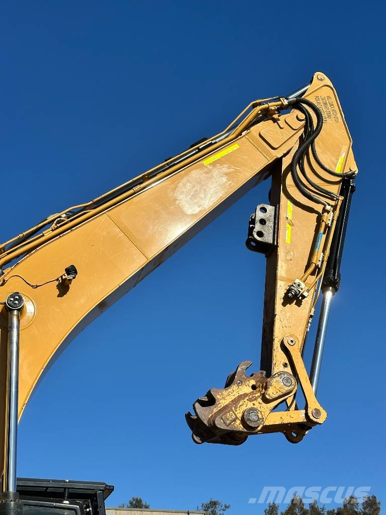 CAT 320 Crawler excavators