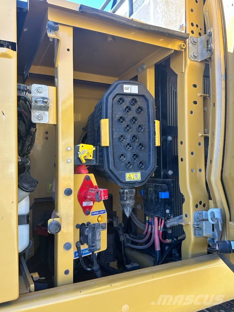 CAT 320 Crawler excavators