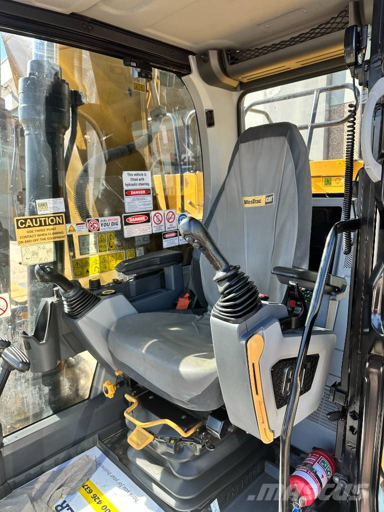 CAT 320 Crawler excavators