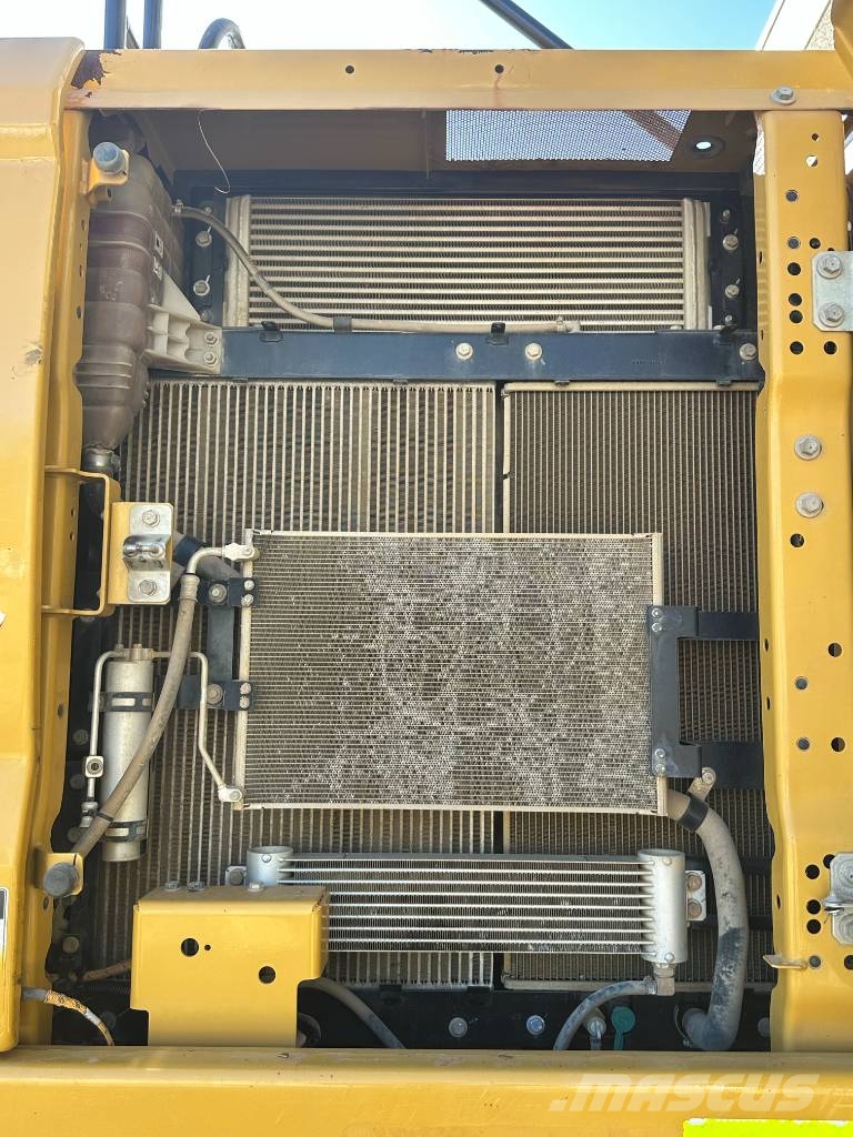 CAT 320 Crawler excavators