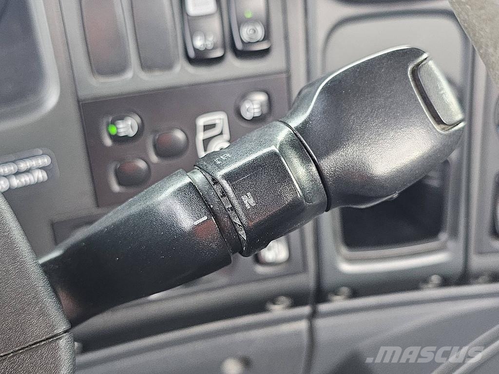 Scania P370 Тягачі