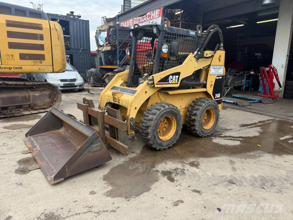 CAT 248B**Bj 2002*Bh 595 !!**Turbo*Bucket+forks Šmykom riadené nakladače