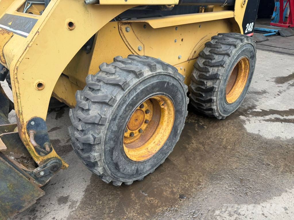 CAT 248B**Bj 2002*Bh 595 !!**Turbo*Bucket+forks Šmykom riadené nakladače