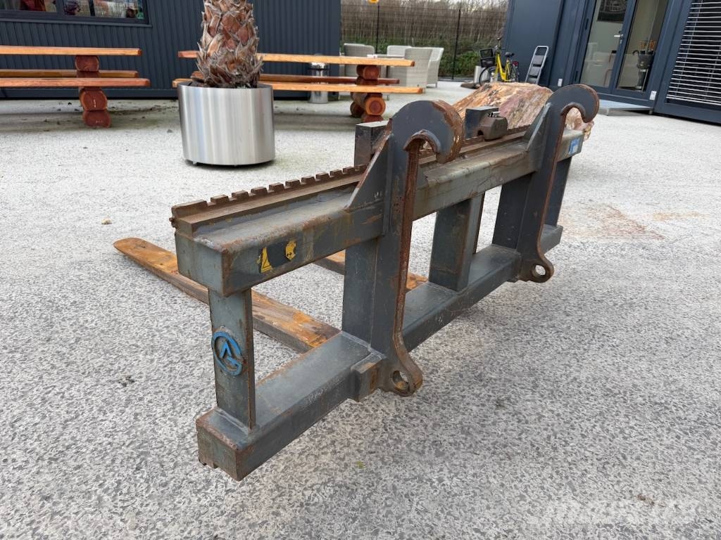 Pallet forks Volvo L70H Volvo qc connection (200cm x 157cm) Uñas para carretilla