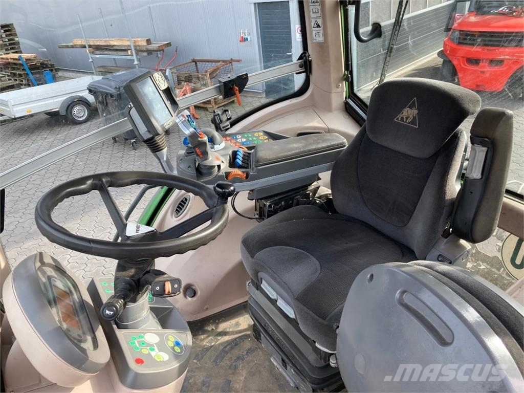 Fendt 826 Vario Profi ماكينات زراعية - غير ذلك